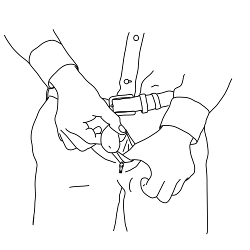 Avec un boxer classique, uriner nécessite de dégager la verge tout en maintenant la ceinture ou l'ouverture du sous-vêtement sous tension. Les deux mains sont mobilisées et les contacts avec la zone intime se multiplient au cours d'un geste répété plusieurs fois par jour.