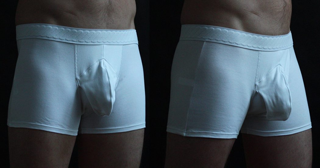Deux positions du boxer anatomique SABORDS® illustrant la légère liberté de mouvement de la verge. Elle reste protégée sous le volet de recouvrement, tandis que les testicules bénéficient de leur propre espace de maintien à l’avant du boxer.